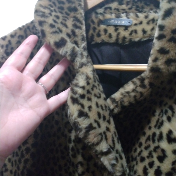 Mob Wives Faux Fur Leopard Print Tan-Black Latch Hook Eye Closure Warm Chic L - Picture 3 of 13